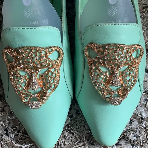 🎉HP🎉Shully’s sea green rhinestone tiger flats - Picture 2 of 8